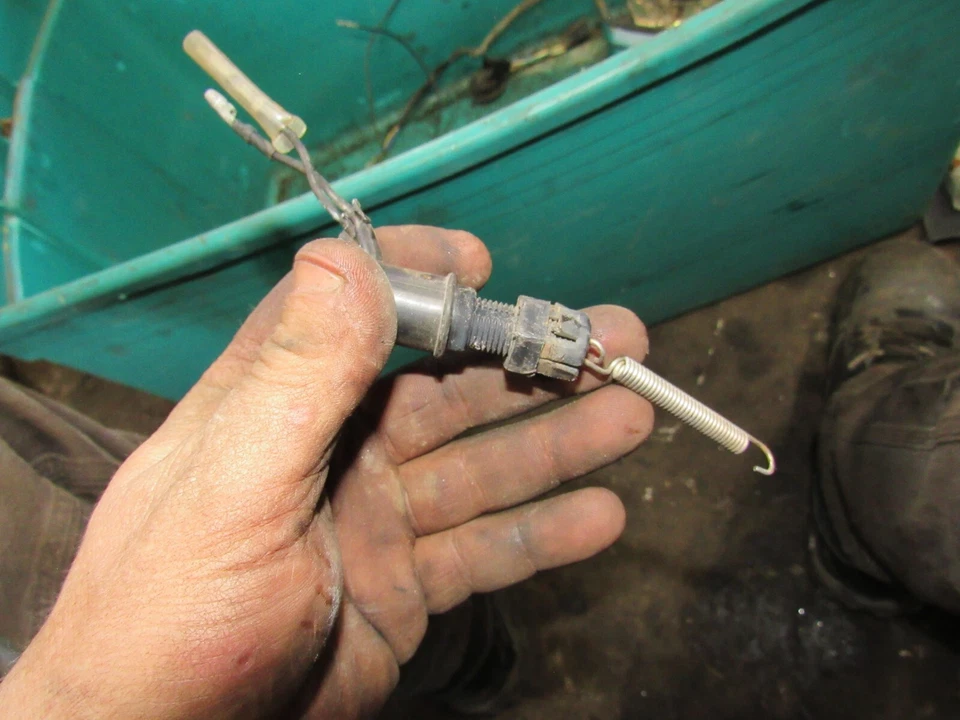 1982 yamaha xj550 maxim rear brake switch - Image 1 of 1