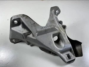2006-11 BMW e90 e92 328i PASSENGER MOTOR MOUNT BRACKET 6779368 - Picture 1 of 3