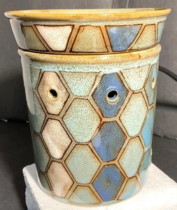 Scentsy TUNIS Oil/Wax Warmer - Preowned but in original box in Excellent Cond - Picture 1 of 7