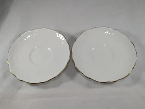 Como Nuevo Aynsley Par (2) Platillo Blanco Con Borde Dorado Diseño de Pétalos Sin Tazas - Imagen 1 de 5