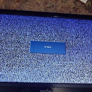 2011 Insignia 19" Lcd Tv Ns-19e720a12 Works Retro Gaming - Picture 1 of 12