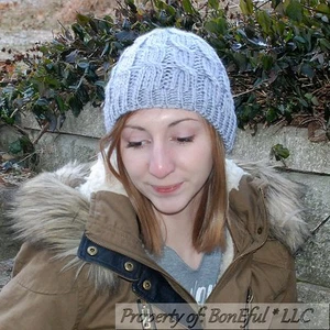 BonEful RTS NEU Boutique WINTERMÜTZE GRAU Mädchen Hipster Häkel Zopfmuster Beanie - Bild 1 von 6