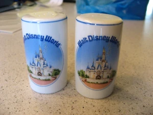 Vintage Walt Disney World Aschenputtels Schloss Salz & Pfefferstreuer - Disney Japan - Bild 1 von 3
