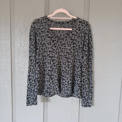 Blusa Rails Sami Linho Tamanho M Em Carvão Leopardo Gota Ombro Decote V Manga Longa - Imagem 1 de 4