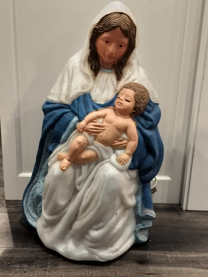 Molde soplado vintage, pesebre María y el Niño Jesús; Navidad 25” por TPI 1996/1997 Foto 1 de 4