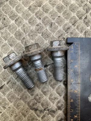 Tornillo soporte eje transmisión Renault 1.5 DCi K9K 106 X3 Megane Scenic Dacia Nissan Foto 1 de 2