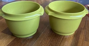 (2) TUPPERWARE VERDE AGUACATE SERVALIER TAZÓN DE ALMACENAMIENTO 886-33 SIN TAPAS De colección - Imagen 1 de 7