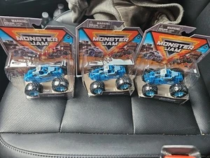 3X Monster Jam -Megalodon- Series 40 SPIN MASTER True Metal TRUCK 1:64 2025 - Picture 1 of 5