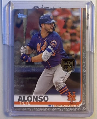 2020 Topps Series 1 Pete Alonso Rookie Logo Retrospective Medallion PLATINUM 1/1 - Image 1 of 2