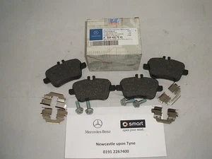 NEW Genuine Mercedes-Benz W246 B-Class W176 A-Class REAR Brake Pads A0004200605 - Picture 1 of 5