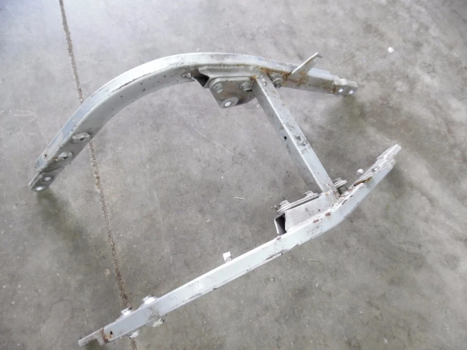 铃木 GSX1100F GSX 1100 KATANA 库存原始设备制造商发动机摇篮框架下管 88-93 — 第 1/4 张图片