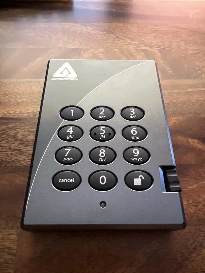 Apricorn A25-PL256-XXX Aegis Padlock 500GB Secure Encryption - Image 1 of 2