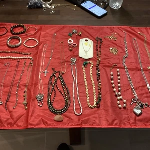 Collection Of Costume Neckaces And Bracelets And Rings - Picture 1 of 17