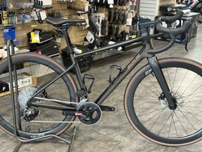 Parlee Ouray SRAM Rival AXS 2025 FSA SL-K cabina 303S construcción pequeña Foto 1 de 4