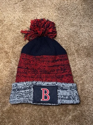 Boston Hombres OSFA Invierno Gorro Lana Pom Sombrero Medias Rojas Logo B Foto 1 de 4