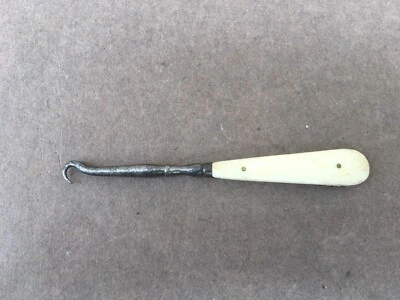 Ancien petit crochet / Tire lacets / Bottines / Chaussures / Accessoires - Photo 1/4