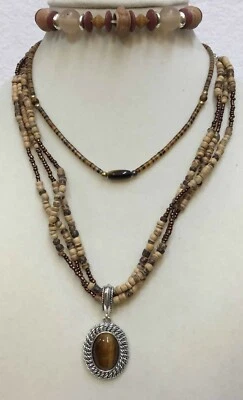 Collar Colgante Pequeño Cuentas 1 Tono Madera 3 Hilos 1 Gargantilla 1 Pulsera Tono Plata Foto 1 de 3