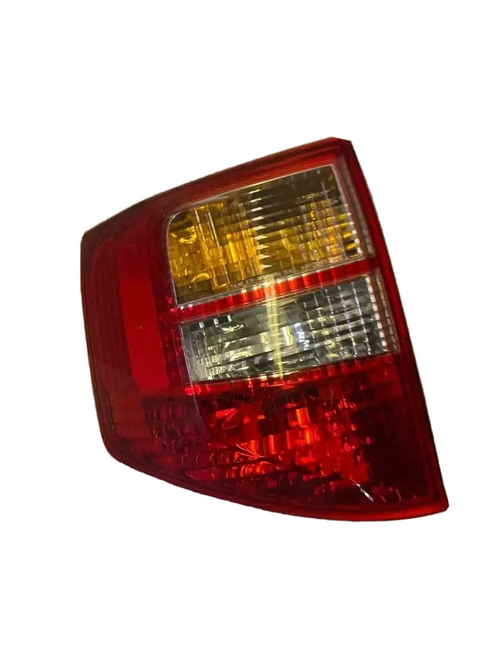 Conjunto de lámpara de luz trasera ISUZU AXIOM lado izquierdo del conductor 02 03 04 Foto 1 de 4