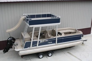 New-2585 25 ft Funship pontoon boat with new 115 Mercury-Trailer- - Picture 1 of 9