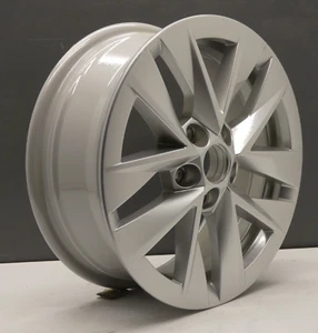 LLANTA DE ALEACIÓN SKODA FABIA PLATA 15" 5.5J ET40 OEM 6VA601025J GENUINA X1 - Imagen 1 de 14