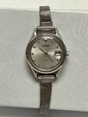 SEIKO VINTAGE STAINLESS STEEL AUTOMATIC 17 JEWEL DATE WATCH GOLD FILLED BAND 6” - Image 1 of 4