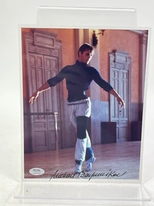 Foto 8x10 firmada a mano de ballet Mikhail Baryshnikov certificada PSA/ADN - Imagen 1 de 4
