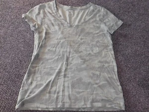 Gap Womens Shirt Medium green Camo Top Tee casual - Picture 1 of 11