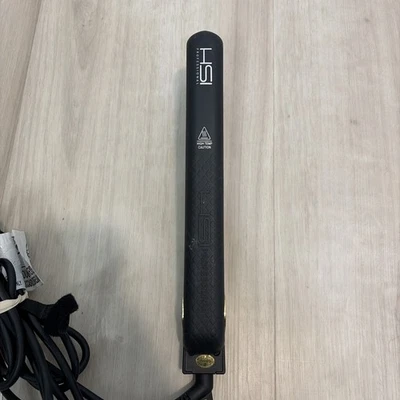 HSI Professional E038 1'' 1st Generation Ceramic Flat Iron Hair Straightener  - Image 1 of 4