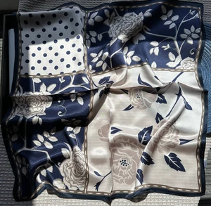 100% Mulberry Silk Bandana Big Flower Print Wrap Scarf 26'' Shawl Neckerchief - Picture 1 of 4