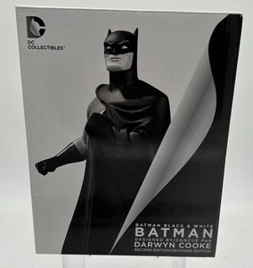 Black & White BATMAN Statue Darwyn Cooke 2nd Edition - Picture 1 of 6