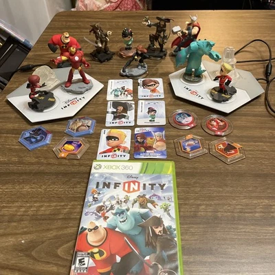 Juego Disney Infinity, 2 Portales Base para Xbox 360 10 Figuras, Cartas e Insignias B3 Foto 1 de 4