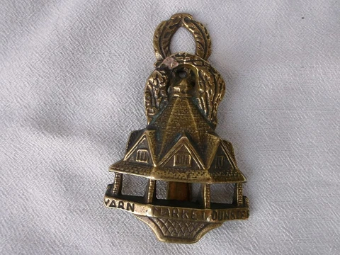 EARLY 20TH CENTURY ENGLISH BRASS DOOR KNOCKER THE YARN MARKET DUNSTER . M2088 Cover