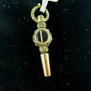 FABULOSO ANTIGUO JUEGO DE PIEDRAS DE ORO LAMINADO RELOJ DE BOLSILLO LLAVE RELOJ COLGANTE DE VIENTO - Imagen 1 de 2