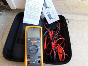 FLUKE 1577 INSULATION METER MULTIMETER MINT CONDITION - Picture 1 of 7