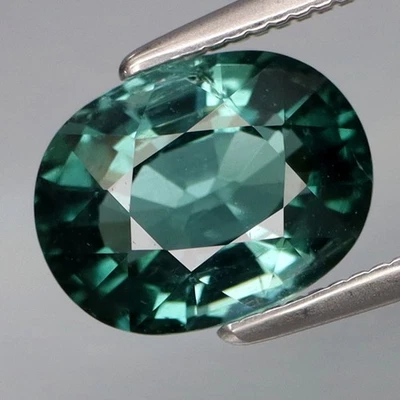 ¡Color deslumbrante de 2,10 quilates y brillante! Turmalina azul natural Mozambique Foto 1 de 4