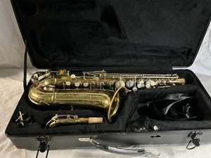 VINTAGE CONN 'SHOOTING STARS' ALTO SAXOPHONE MADE IN THE USA + CASE - Picture 1 of 12