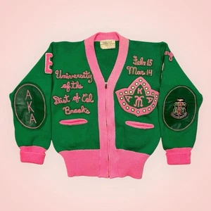 Cárdigan Suéter Vintage Alpha Kappa Alpha AKA 100% Lana Talla Grande Parches Raros - Imagen 1 de 14
