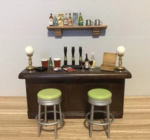 Vintage Puppenhaus Miniatur Bar mit Hockern & Zubehör Konvolut - Bild 1 von 11