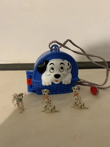 Vintage 1993 101 Dalmatians Polly Pocket Necklace House with 3 Figures - Picture 1 of 3