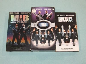 MEN IN BLACK/ MEN IN BLACK II Double Feature (VHS, 2002, 2-Tape Set) ~Will Smith - Foto 1 di 20