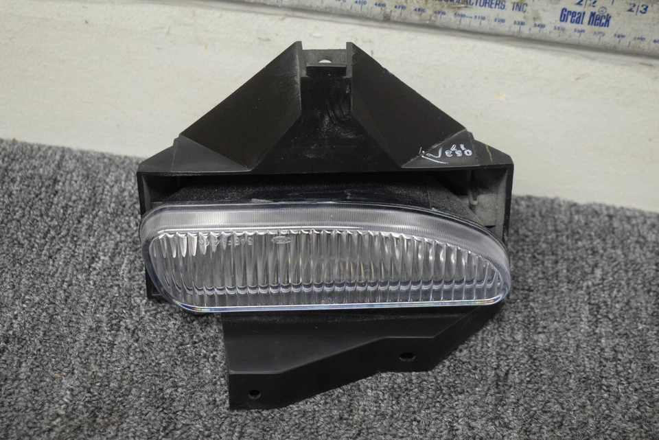 1999-2004 FORD MUSTANG RIGHT SIDE FOG LIGHT FACTORY OEM - Image 1 of 4