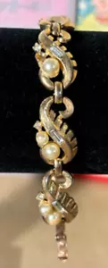 Vintage Trifari Pat Pend Rhinestone Baguette Link Bracelet, Gold Tone, 7" - Picture 1 of 13