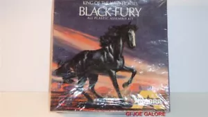 AURORA 1969 NEGRO FURIA REY DE CABALLOS SALVAJES MISB ENVUELTO CON VIOLONCHELO RARO (MEGO) - Imagen 1 de 1
