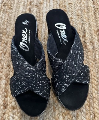 NUEVA Sandalia Onex Italiana Tejida Cruzada Punta Abierta Cuña Sin Cordones 10 EU 40 Plateada Foto 1 de 4