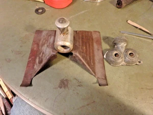 Par de rociadores de césped vintage 3 años - Thompson Twin y 2do cable faltante - Imagen 1 de 4