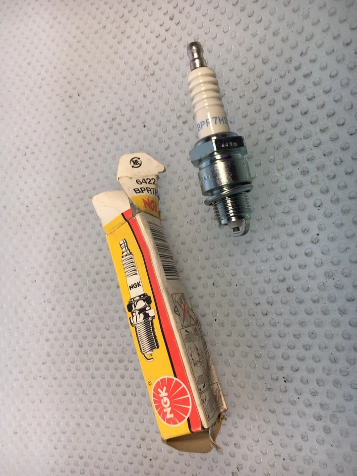 Candela Spark Plugs NGK BPR7HS - Immagine 1 di 1