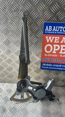 TOYOTA RAV4 2000-2005 REGULADOR DE VENTANA DELANTERA MOTOR PASAJERO LADO IZQUIERDO 85720-321 Foto 1 de 3