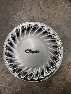 Cubierta de rueda Chrysler New Yorker usada # 4472 454 63428 483 Foto 1 de 4
