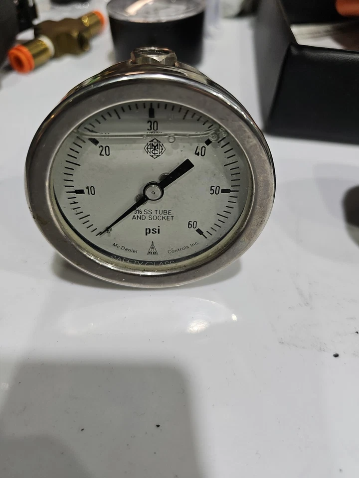 Used Mc Daniel Control Inc 316 SS LIQUID FILLED GAUGE 0-60 PSI TYPE - Image 1 of 4