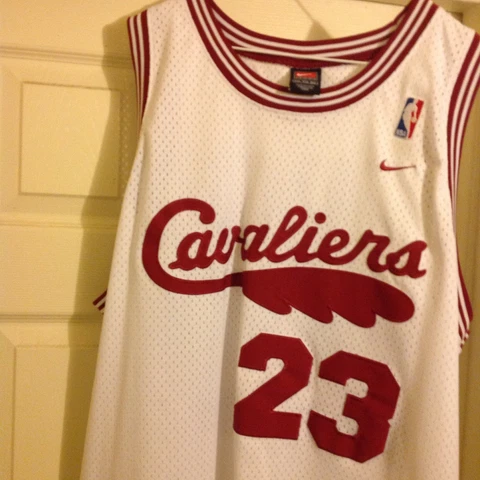 cleveland cavaliers set jersey xxl shorts xxl &shoes 10.5. Lebron kobe ball Cover